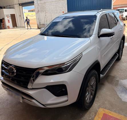 TOYOTA HILUX SW4 2.8 D-4D TURBO DIESEL SRX 7L 4X4 AUTOMÁTICO